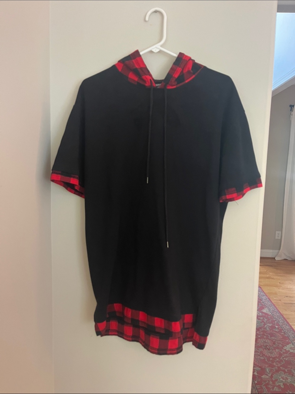 JACKSON Black Short-Sleeve Hoodie with Red Plaid Trim